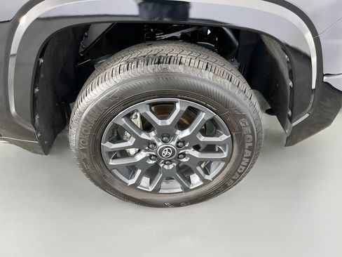 Used 2025 Toyota Tundra Platinum AWD/4WD image 39