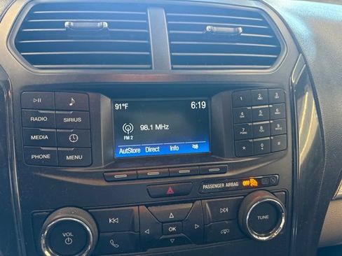 Used 2019 Ford Explorer XLT AWD/4WD image 8