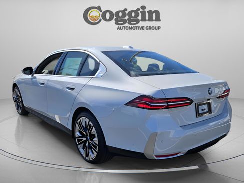 New 2026 BMW 530i w/ Convenience Package RWD image 4