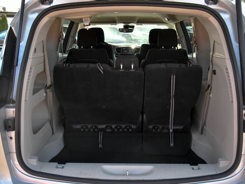 Used 2023 Chrysler Voyager LX FWD image 41