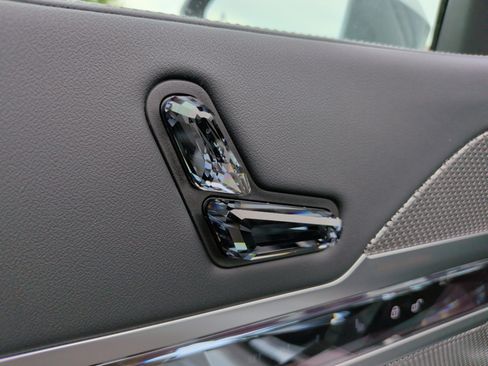 New 2026 BMW 740i w/ Premium Package RWD image 27