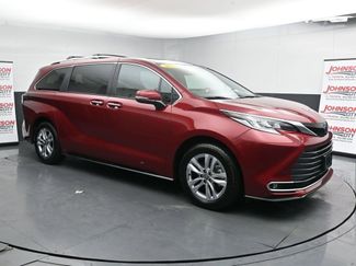Used 2025 Toyota Sienna Limited video 2