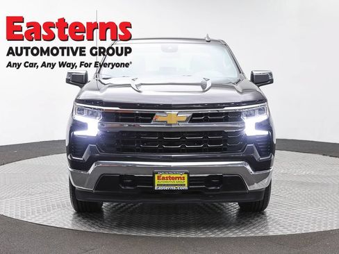 Used 2023 Chevrolet Silverado 1500 LT AWD/4WD image 2
