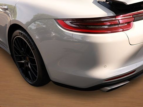 Used 2020 Porsche Panamera RWD image 8