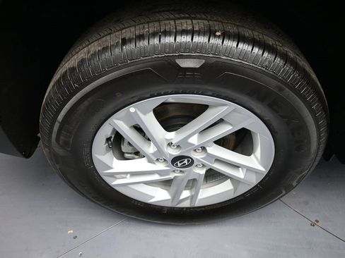 Certified 2025 Hyundai Tucson SE image 12