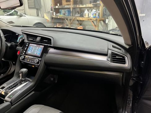 Used 2018 Honda Civic Touring image 29