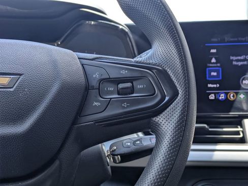 Used 2025 Chevrolet Trax LS FWD image 24