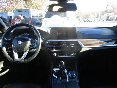 Used 2017 BMW 530i xDrive image 12