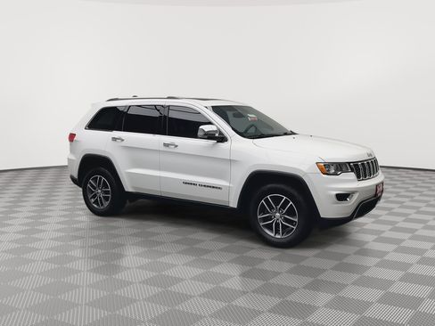 Used 2018 Jeep Grand Cherokee Limited image 40