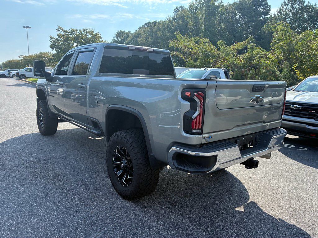 Used 2025 Chevrolet Silverado 2500 LT AWD/4WD image 4