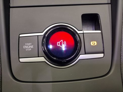 New 2025 Volkswagen Tiguan SE image 32