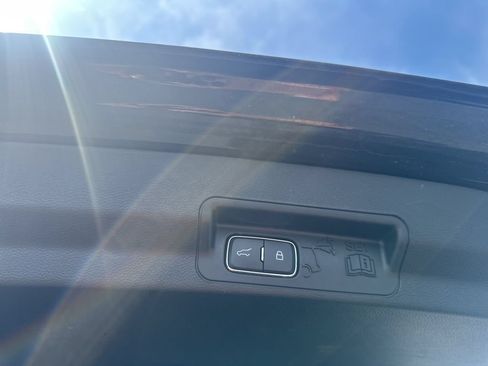 Used 2024 Ford Explorer XLT AWD/4WD image 7
