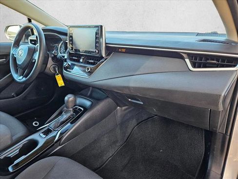 Used 2021 Toyota Corolla LE image 21