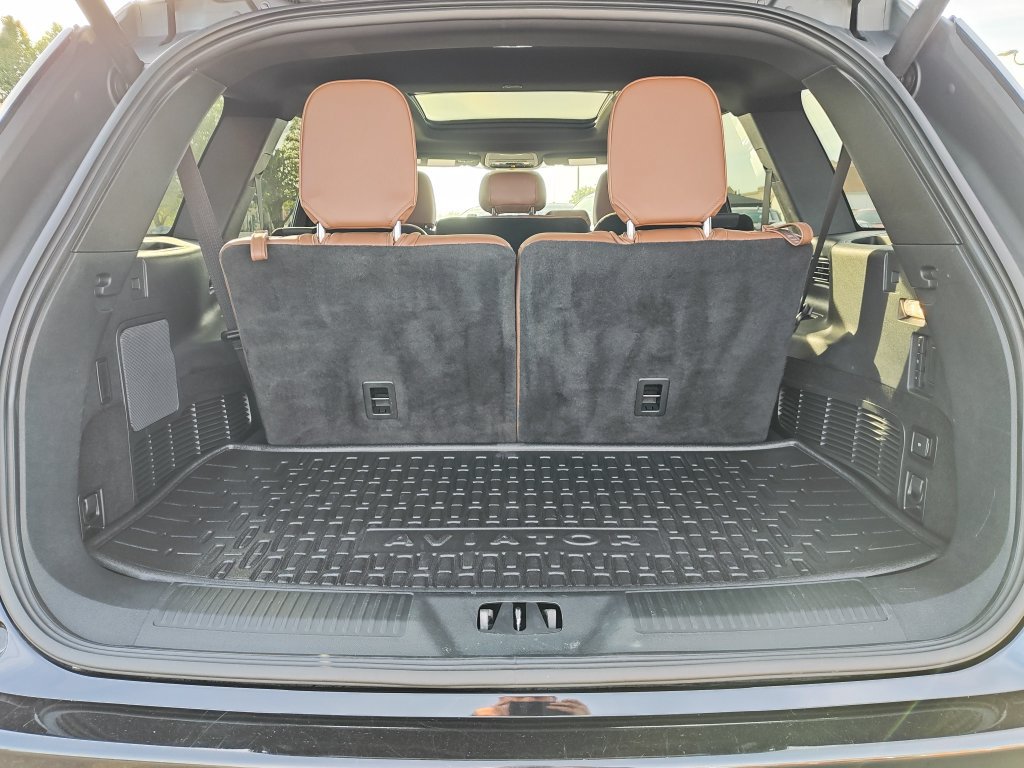 Used 2023 Lincoln Aviator Reserve w/ Equipment Group 201A AWD/4WD image 9