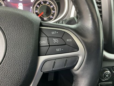 Used 2015 Jeep Cherokee Trailhawk w/ Comfort/Convenience Group image 9