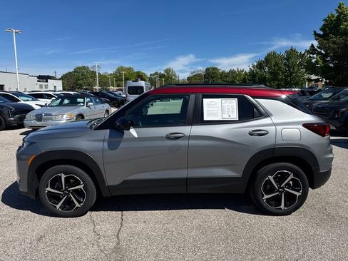Used 2023 Chevrolet TrailBlazer RS w/ Sun and Liftgate Package AWD/4WD image 2