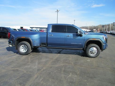 Used 2025 GMC Sierra 3500 Denali w/ Denali Reserve Package image 6