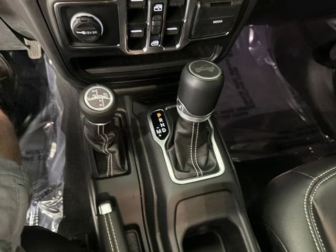 Used 2023 Jeep Wrangler Unlimited Sahara w/ Cold Weather Group AWD/4WD image 31
