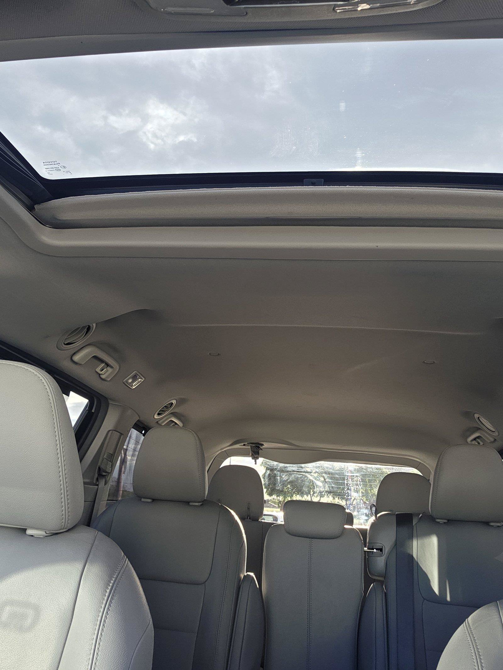 Used 2018 Toyota Sienna XLE FWD image 16