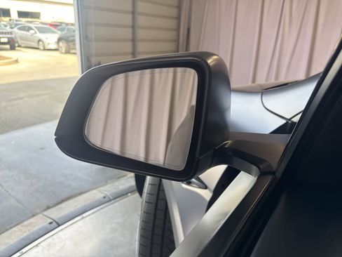 Used 2022 Tesla Model Y Performance image 17