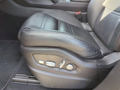 Used 2019 Porsche Cayenne S image 13