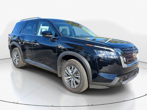 New 2025 Nissan Pathfinder SL image 2
