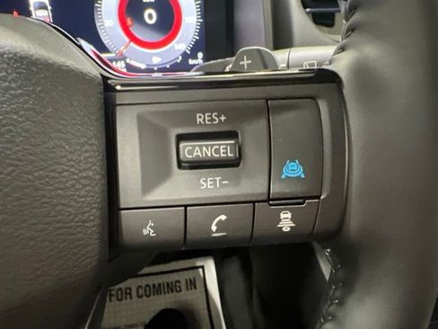 Used 2025 Nissan Rogue SL AWD/4WD image 21