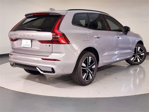 New 2026 Volvo XC60 B5 Core image 2