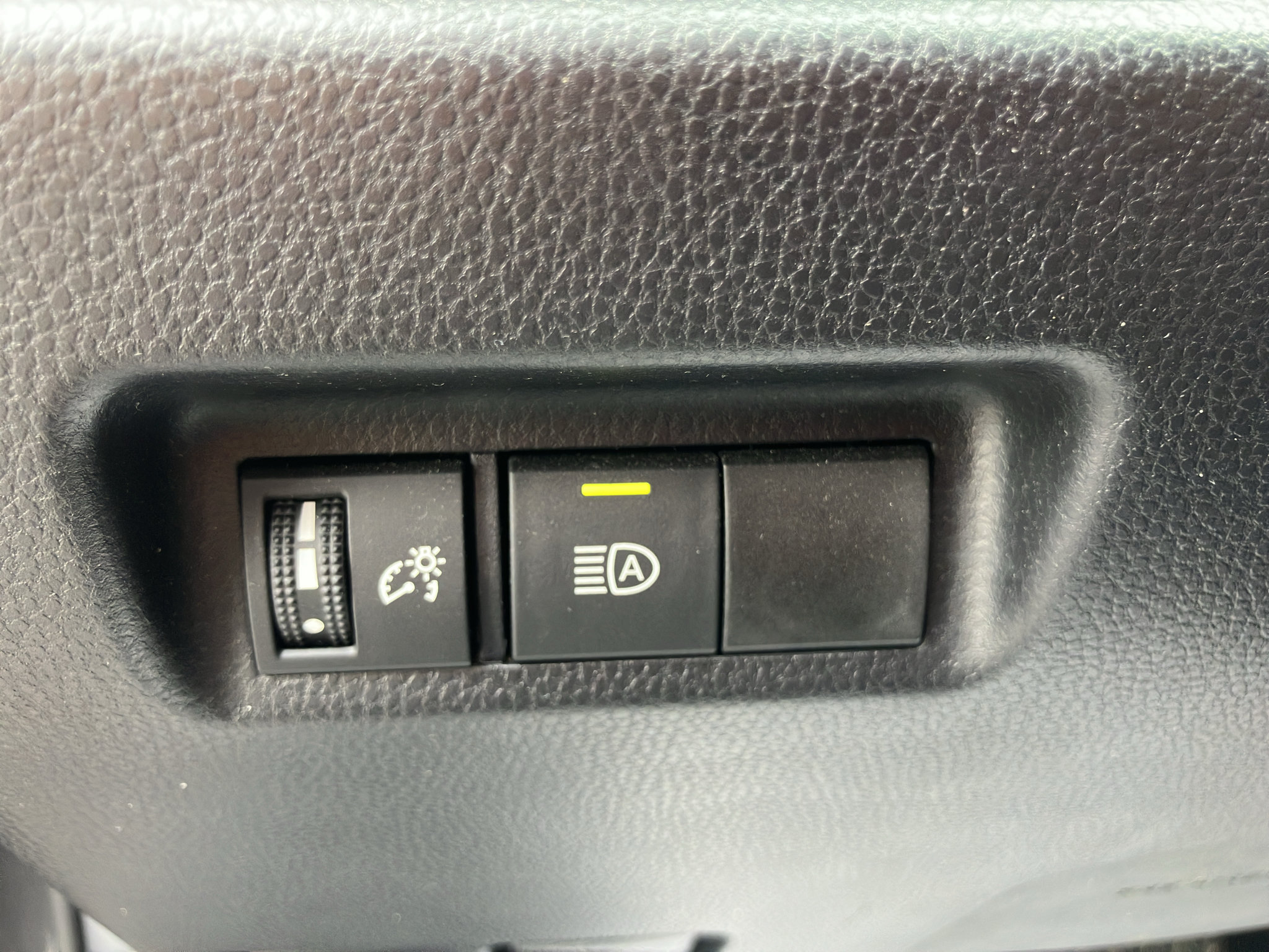 Used 2021 Toyota RAV4 LE AWD/4WD image 14