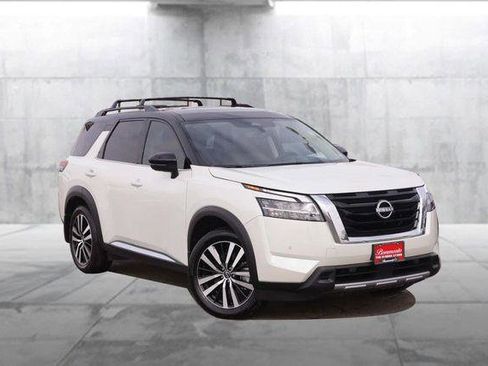 Used 2024 Nissan Pathfinder Platinum w/ Cargo Package image 2