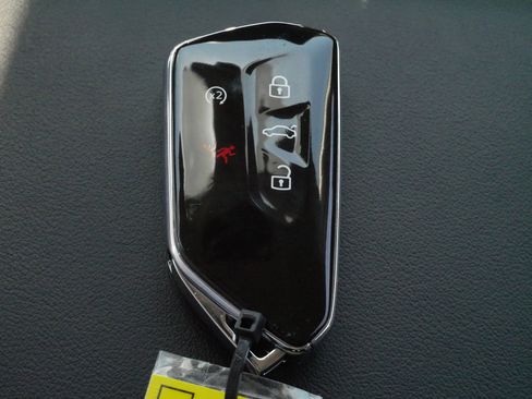 Certified 2025 Volkswagen Atlas Peak Edition SE AWD/4WD image 32