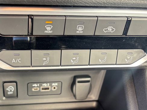 Used 2025 Nissan Sentra SV image 38