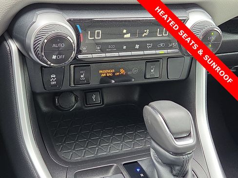 Used 2022 Toyota RAV4 XLE Premium AWD/4WD image 18