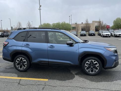 Used 2025 Subaru Forester Premium AWD/4WD image 10