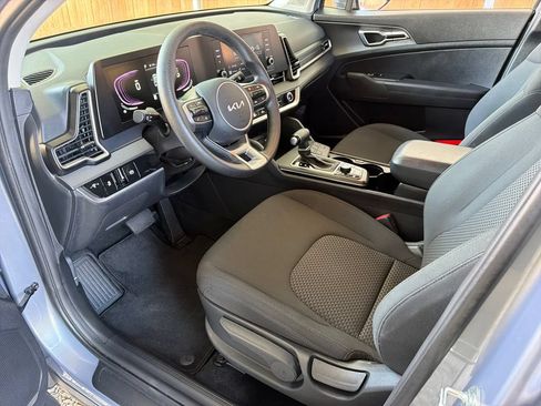 Used 2025 Kia Sportage LX FWD image 2