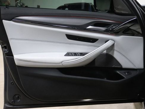 Used 2022 BMW M5 w/ Executive Package image 9