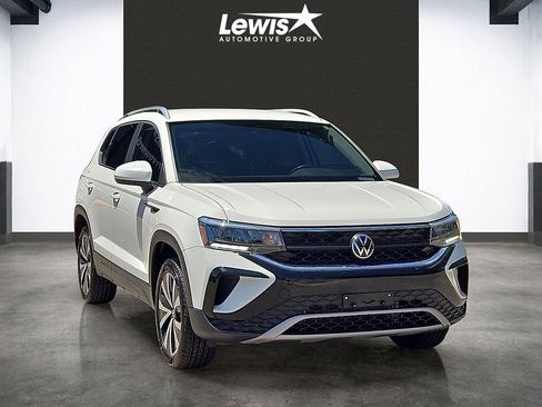 Used 2024 Volkswagen Taos SE FWD image 6