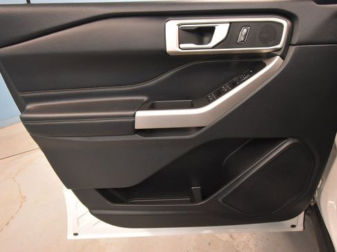 Used 2023 Ford Explorer XLT w/ Equipment Group 202A image 5