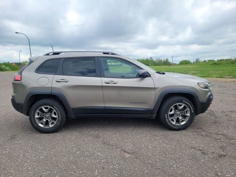Used 2019 Jeep Cherokee Trailhawk w/ Cold Weather Group AWD/4WD image 6