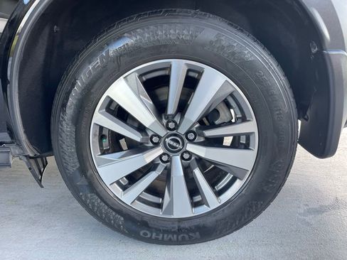 Certified 2023 Nissan Pathfinder SL FWD image 17