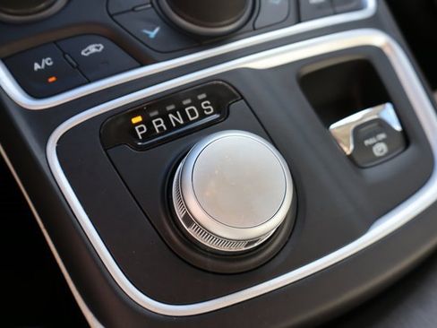 Used 2017 Chrysler 200 Limited Platinum w/ Comfort & Convenience Group image 21