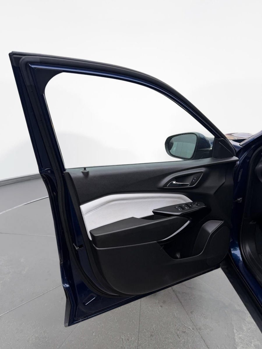 Used 2024 Chevrolet Trax LT w/ Driver Confidence Package FWD image 13