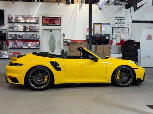 Used 2022 Porsche 911 Cabriolet AWD/4WD image 5