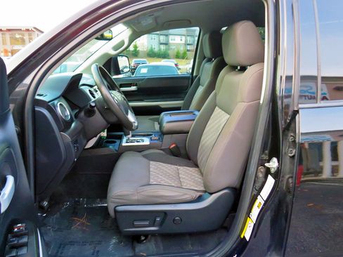 Used 2018 Toyota Tundra SR5 image 11
