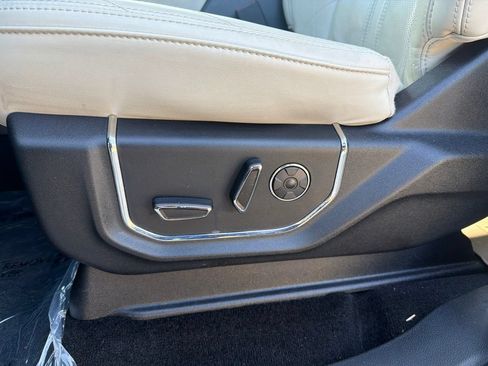 Used 2019 Ford Expedition Platinum AWD/4WD image 16