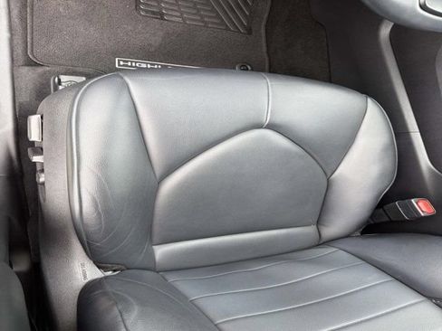 Used 2023 Toyota Highlander XLE FWD image 9