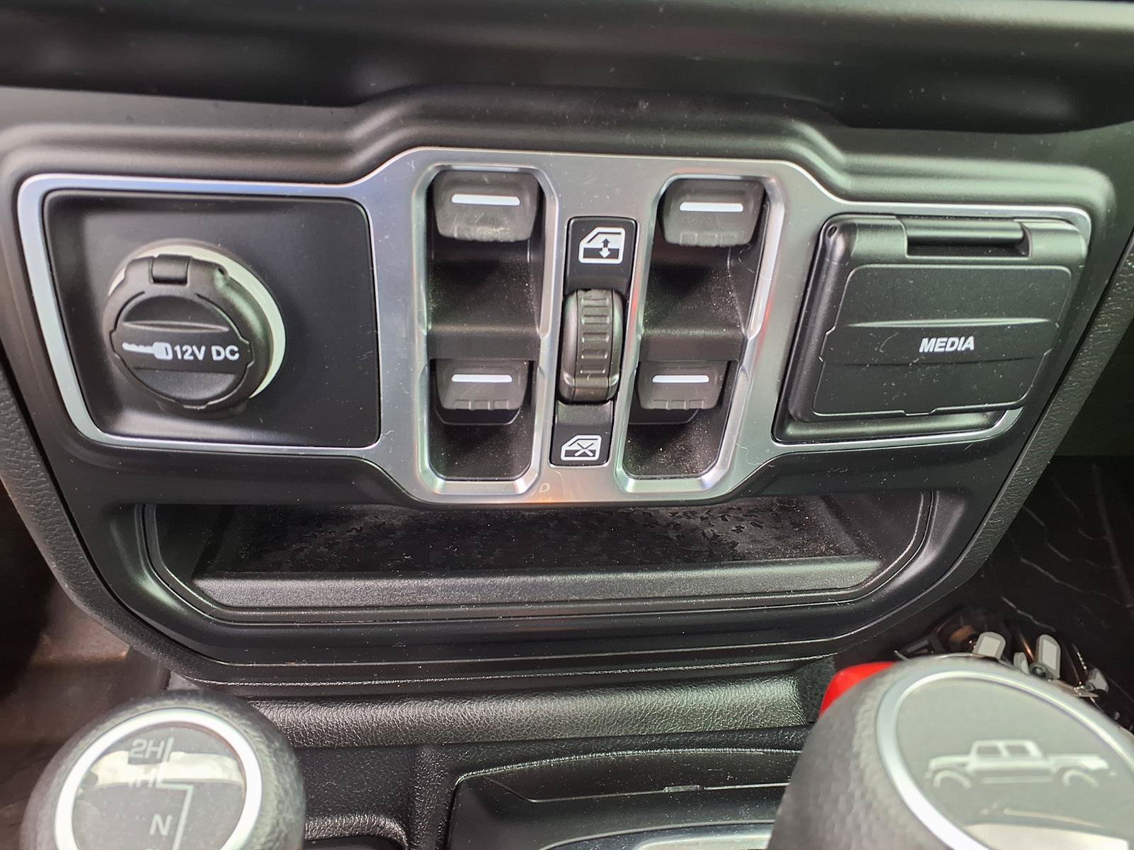 Used 2021 Jeep Gladiator Overland AWD/4WD image 15