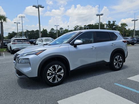 Used 2023 Nissan Rogue SV FWD image 2