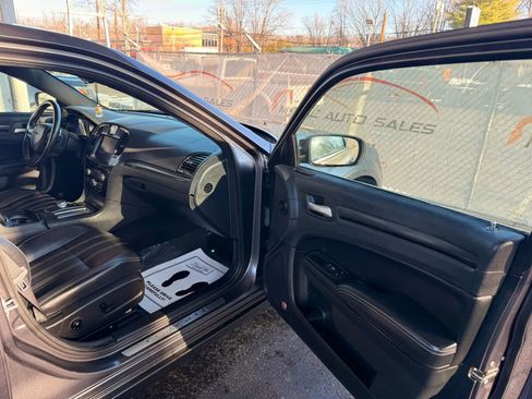 Used 2016 Chrysler 300 S w/ 300S Premium Group image 24