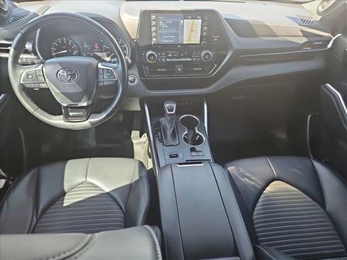 Used 2021 Toyota Highlander XSE image 18